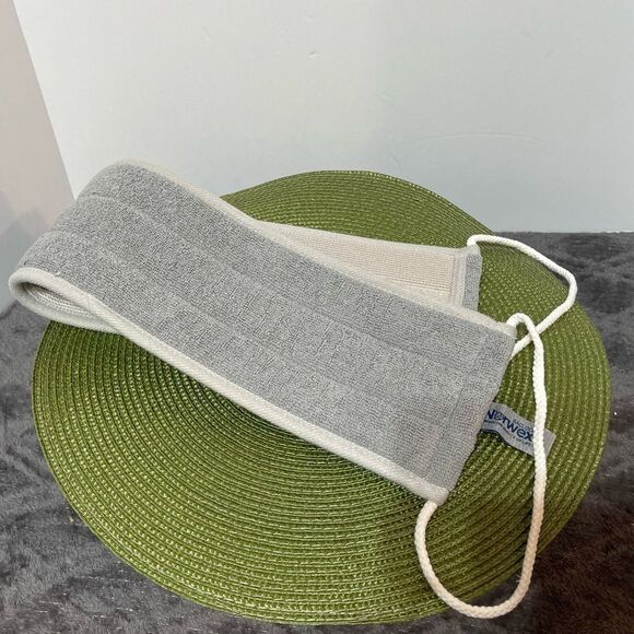 Norwex Gray Skincare Exfoliating Mitt - Picture 10 of 11